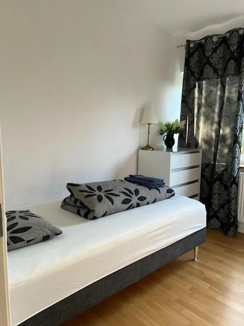 Rymlig Och Modern Laegenhet I Villa. Perfekt Foer Familjer. Med Parkering. Malmo