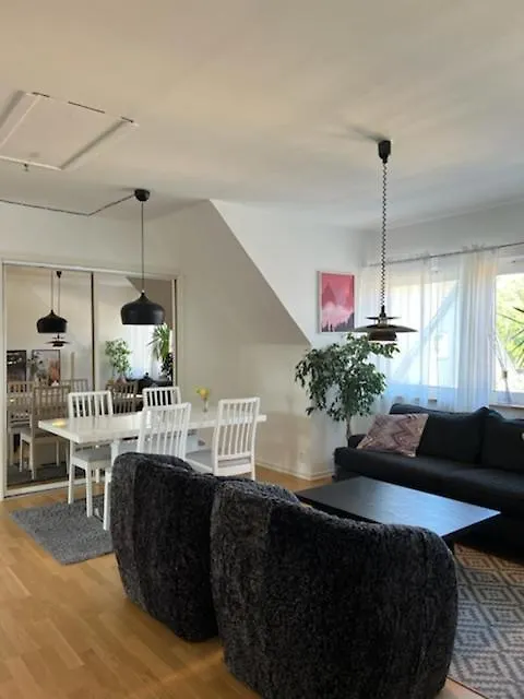 Rymlig Och Modern Laegenhet I Villa. Perfekt Foer Familjer. Med Parkering. Malmo 0*,  Sweden