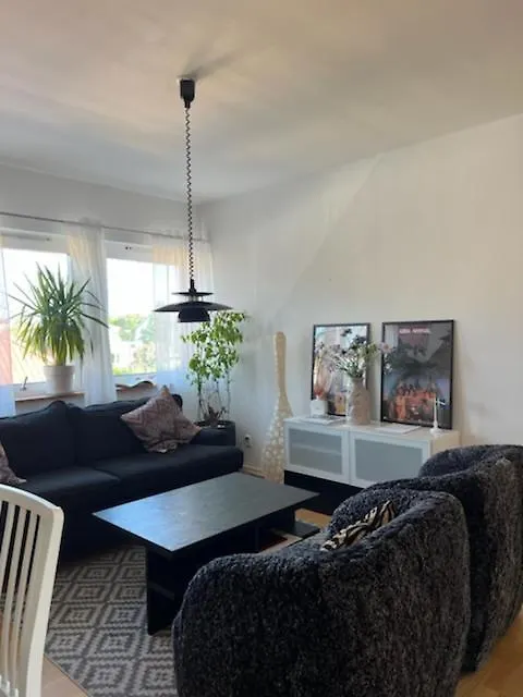 Rymlig Och Modern Laegenhet I Villa. Perfekt Foer Familjer. Med Parkering. Malmo Apartment